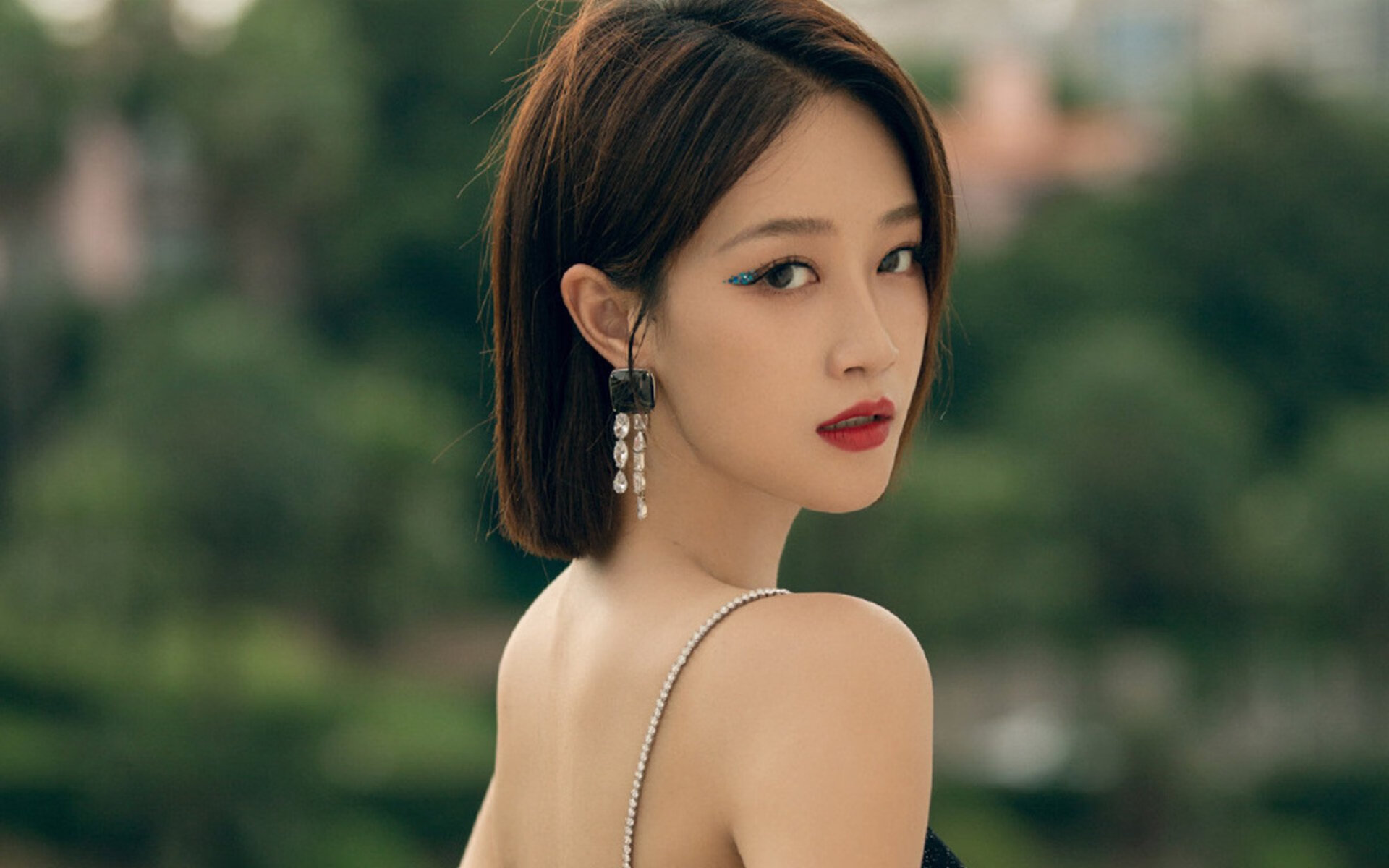 尤文防守反击：逆境中的取胜之道，尤文后防线三人组