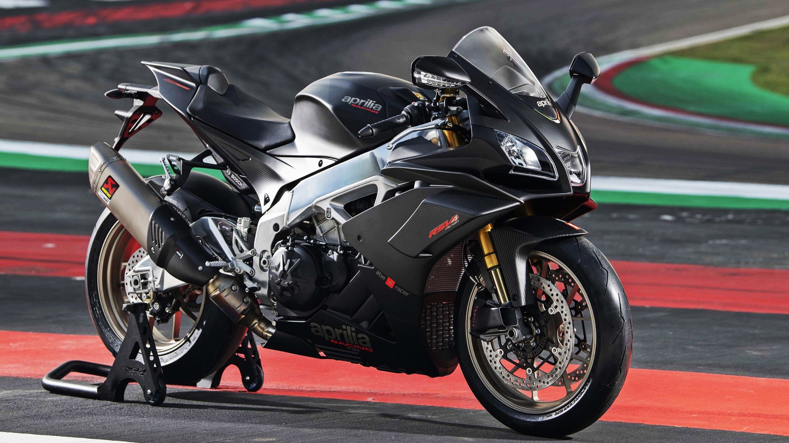 印度男子板球队因雨天比赛取消，凭借国际排名获得金牌。，印度板球队长